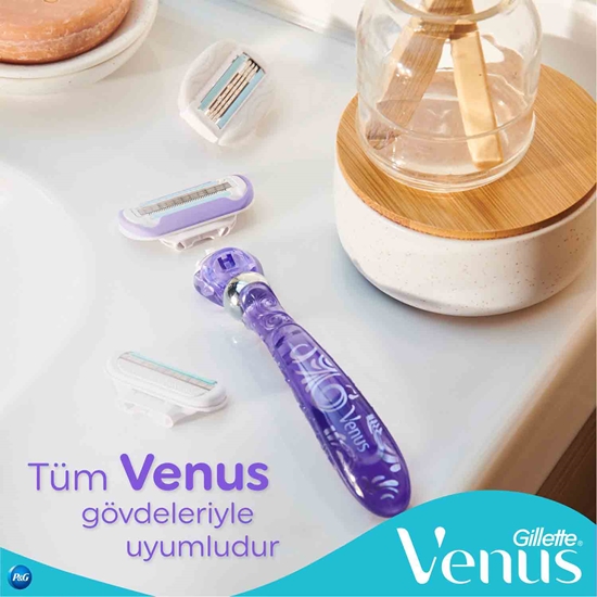 Picture of Gillette Venus  Bundle Pack Handle + 3 Refill Razor Blade Swirl Extra Smooth